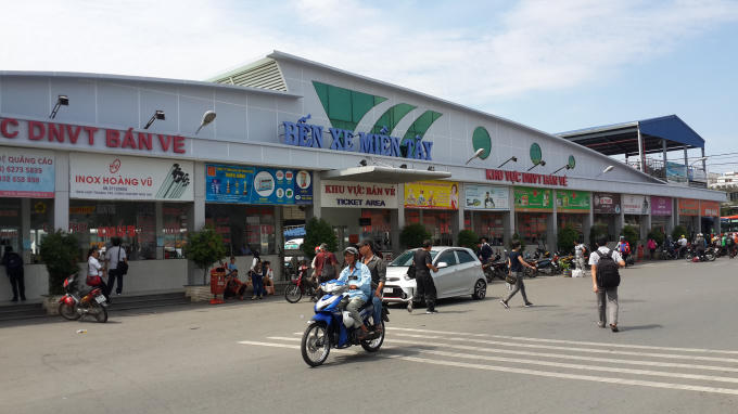 Tại Bến xe Miền T&acirc;y, dự b&aacute;o lượng kh&aacute;ch chỉ tăng mạnh v&agrave;o 28/4 v&agrave; 29/4, c&ograve;n những ng&agrave;y c&ograve;n lại chỉ tăng nhẹ đến cuối đợt nghỉ lễ.