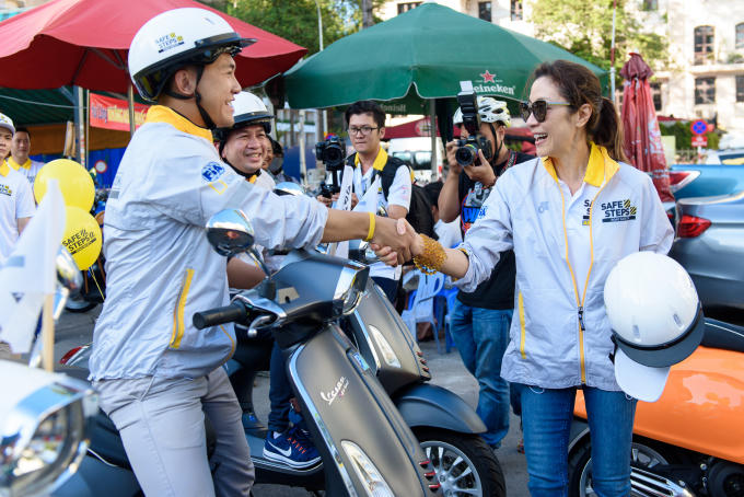 Nghệ sĩ Dương Tử Quỳnh, c&ugrave;ng Nguy&ecirc;n Khang v&agrave; H&agrave; Anh đ&atilde; xuất hiện rất sớm tại chương tr&igrave;nh, lu&ocirc;n s&aacute;t c&aacute;nh b&ecirc;n nhau để tham gia c&aacute;c hoạt động diễu h&agrave;nh bằng xe m&aacute;y, xe đạp cổ động chương tr&igrave;nh. Đặc biệt, Bộ 3 Đại sứ đ&atilde; nhiệt t&igrave;nh c&ugrave;ng c&aacute;c bạn trẻ nhảy flasmob cổ vũ cho chương tr&igrave;nh.
