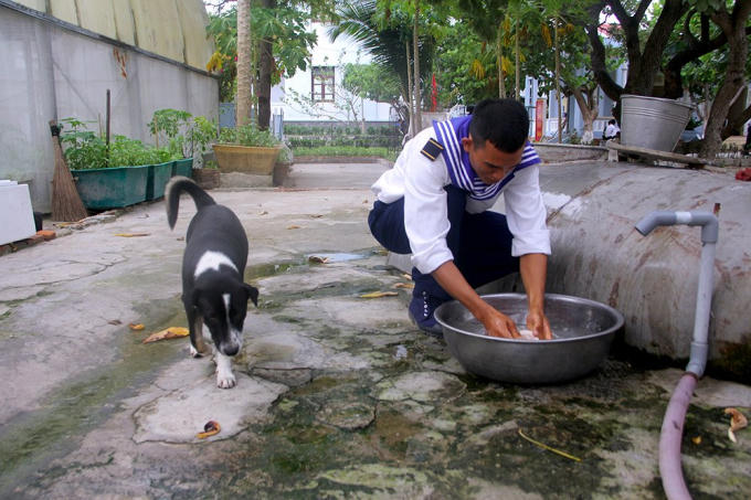 Đội đặc nhiệm đêm tỉnh hơn ngày ở Trường Sa