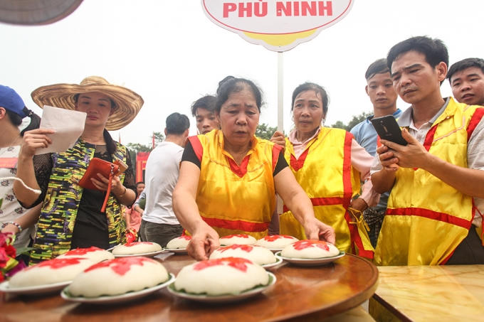 Rộn ràng hội thi gói, nấu bánh chưng bánh giầy