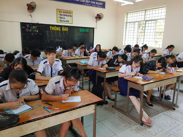 Nhiều giáo viên hiện nay gặp áp lực khi tương tác với học trò (Ảnh minh họa)