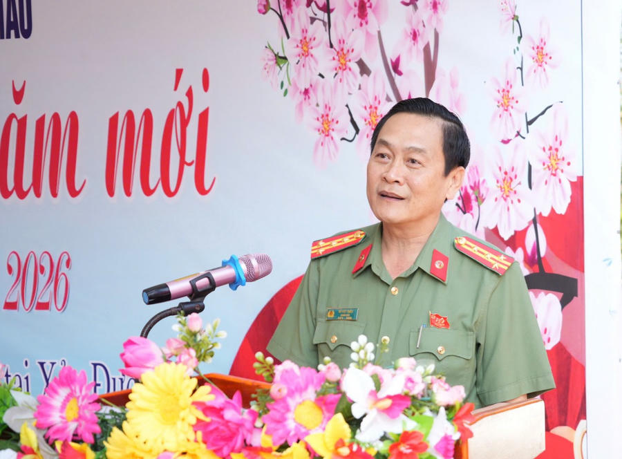 Đại tá Hồ Việt Triều - Uỷ viên BTV Tỉnh uỷ, Bí thư Đảng ủy, Giám đốc Công an tỉnh Cà Mau phát biểu tại buổi chúc Tết.