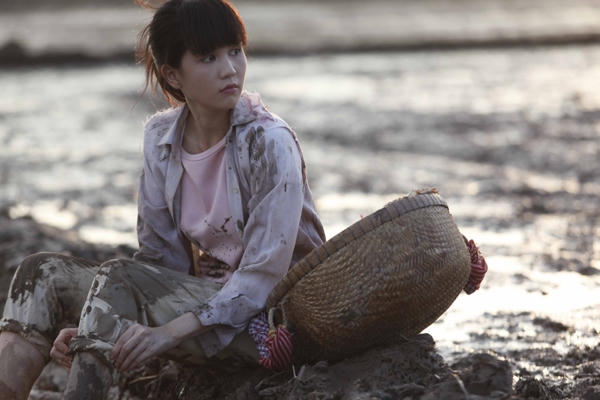 Ngọc Trinh tái hiện lại sự lam lũ của mình trong phim "Vòng eo 56"