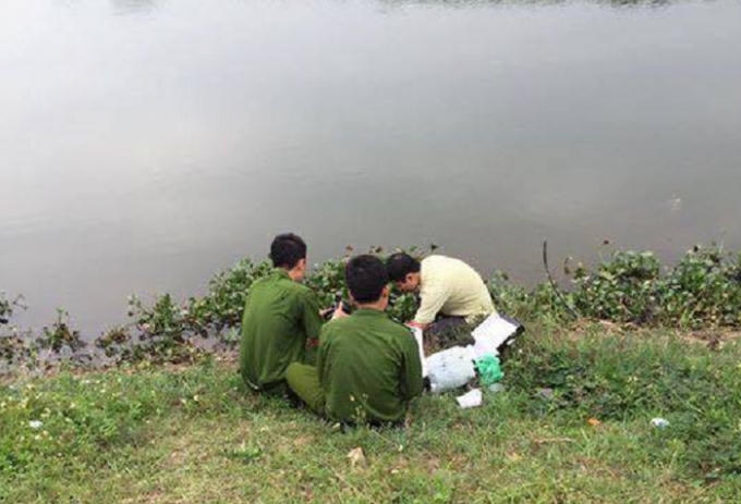 Cơ quan chức năng tiến hành khám nghiệm hiện trường, điều tra làm rõ nguyên nhân vụ việc.