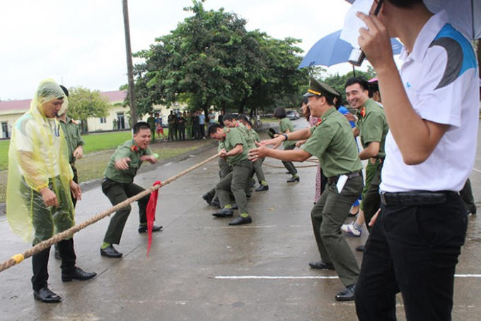 Sôi nổi phần thi kéo co tại hội khỏe