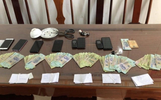 Đắk Nông: Tạm giữ 5 đối tượng đánh bạc bằng hình thức xóc dĩa