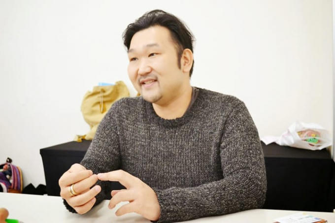 Giám đốc đại điện công ty giải trí Pixiv Hiroaki Nagata bị tố quấy rối ca sĩ.