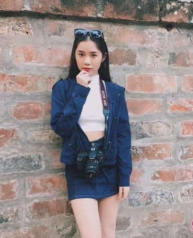 Nếu chỉ xét riêng bộ trang phục thì rất đẹp và trẻ trung.