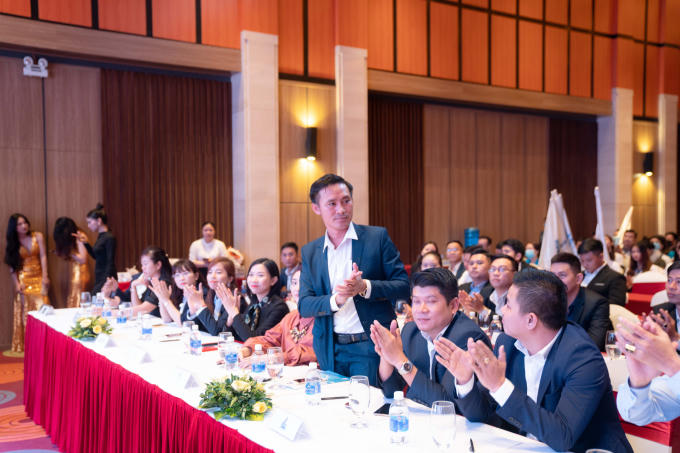 85562413-3327-4F66-94F5-DB86C01CB07A.