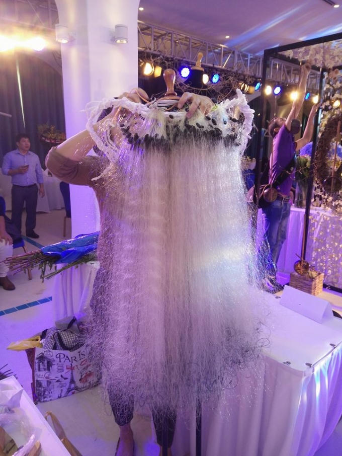 Ngoài hoa tươi còn có các phụ kiện, vật liệu khô sử dụng trong cuộc thi (Ảnh: Vân Trương).