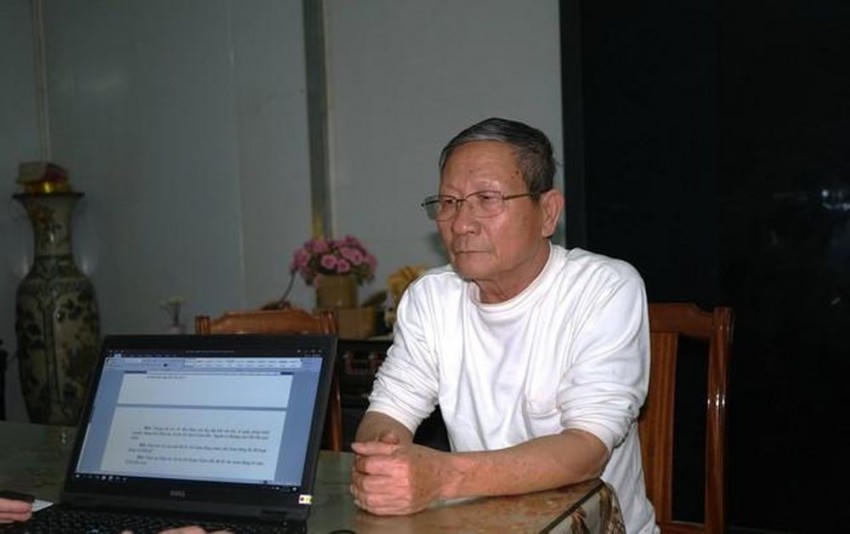 Đối tượng Nguyễn Việt Hùng tại cơ quan công an.