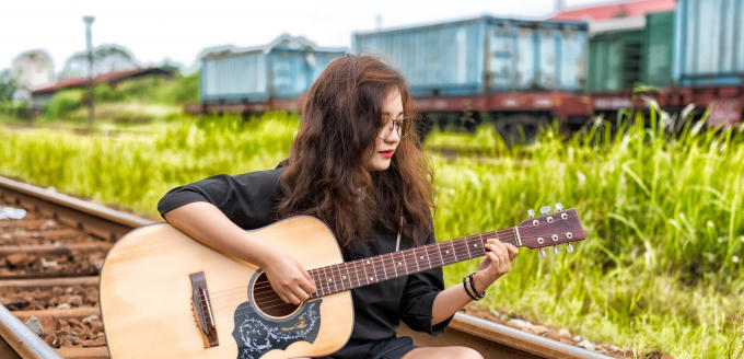Cộng đồng mạng xã hội đang truy tìm danh tính cô gái 9x đầy tài năng.
