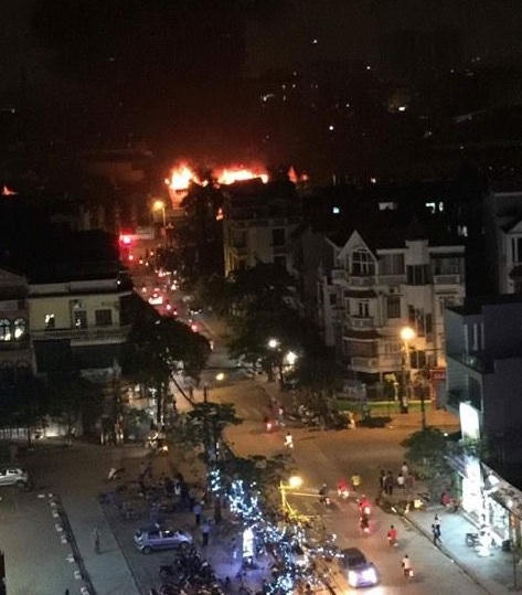 Đám cháy nhìn từ trên cao.