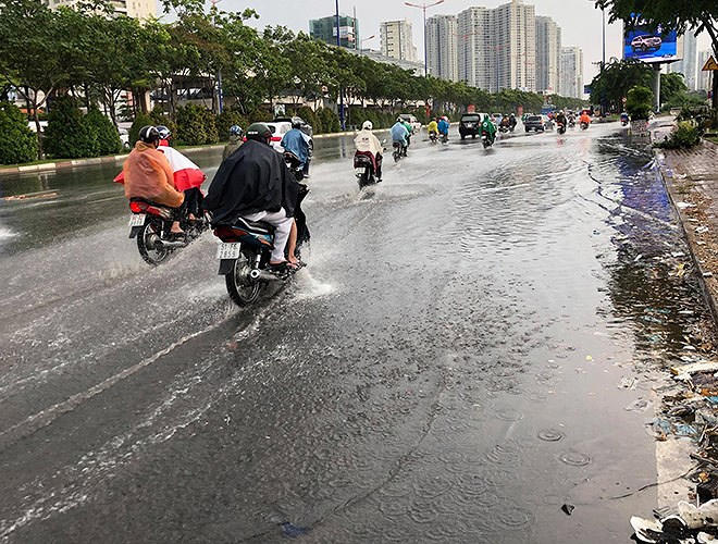 Phía khu vực Q.2 mưa rất to nhưng chỉ một số nơi ngập nhẹ