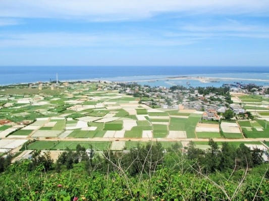 Cảnh Lý Sơn đẹp mê hồn khi nhìn từ trên ngọn núi Thới Lới.