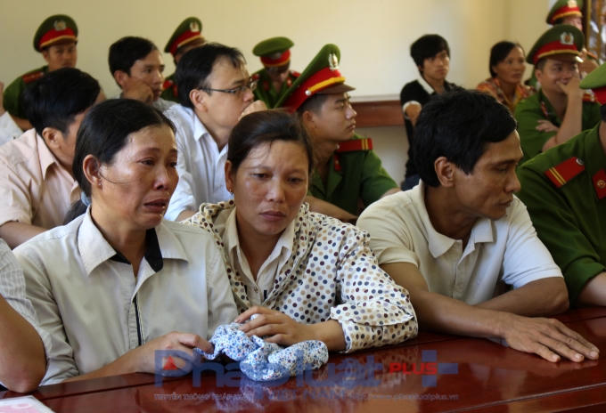 Con dại cái mang, cha mẹ Vương đã phải xa con 18 năm, còn phải bồi thường thiệt hại cho phía nạn nhân.