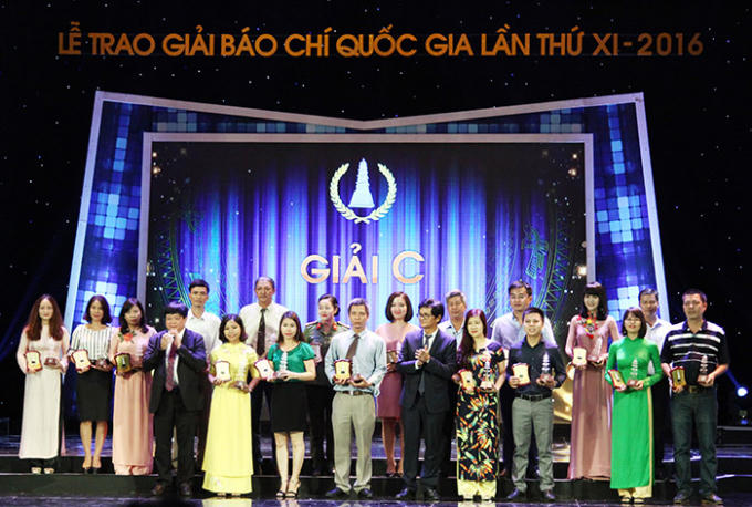 Các tác giả đoạt giải C.