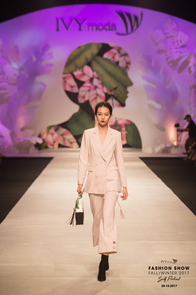 Self Portrait - bức tự họa g&acirc;y m&ecirc; say m&ugrave;a mốt thu đ&ocirc;ng 2017