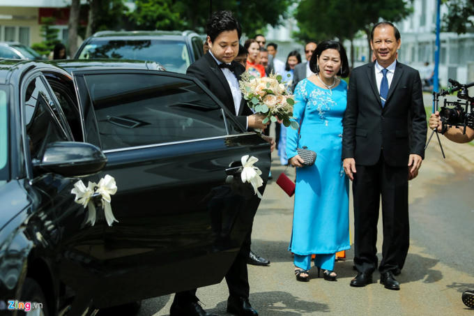 Đ&aacute;m cưới hoa hậu Đặng Thu Thảo: C&ocirc; d&acirc;u rơm rớm nước mắt hạnh ph&uacute;c b&ecirc;n chồng