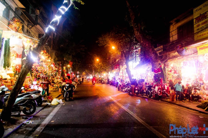 Rực sắc màu Giáng sinh trên Phố Hàng Mã