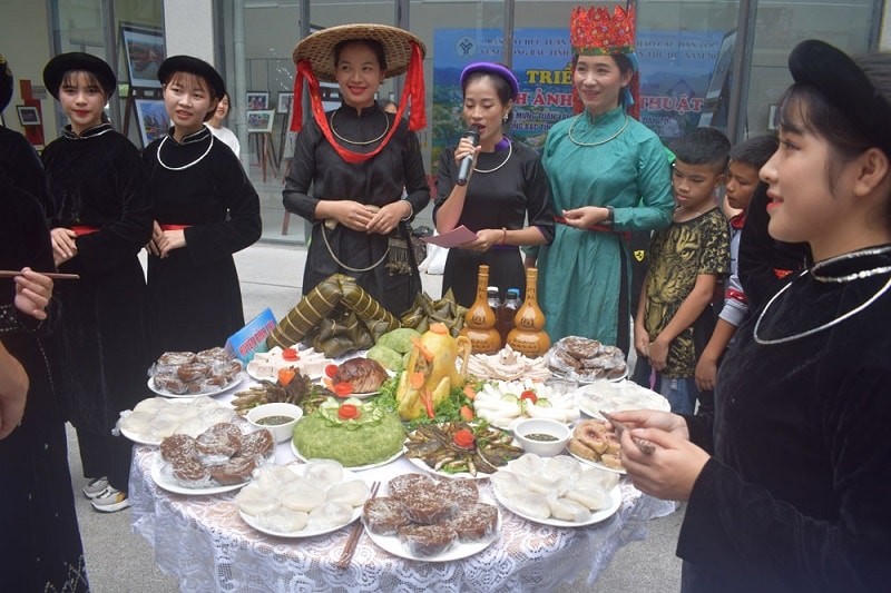 Mỗi khi xuân về, bà con dân tộc thiểu số cùng nô nức đón Tết và mỗi một dân tộc đều có một cách đón Tết riêng của mình.