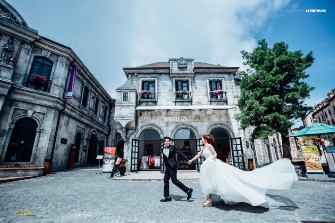 Bà Nà Hills trở thành điểm đến thời thượng cho các cặp đôi mới cưới.