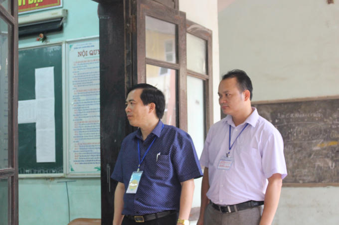 Ông Nguyễn Minh Tường - Giám đốc Sở GD&amp;ĐT Phú Thọ kiểm tra tại điểm thi trường THPT Chuyên Hùng Vương sáng ngày 22/6.