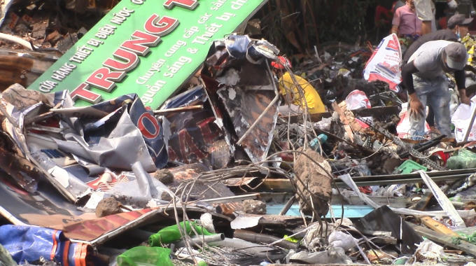 Hai ki ốt đã bị đổ sập