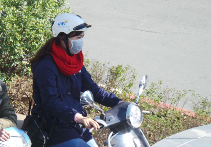 Khăn l&ecirc;n quàng c&ocirc;̉ là lựa chọn ưa thích của phái đẹp.