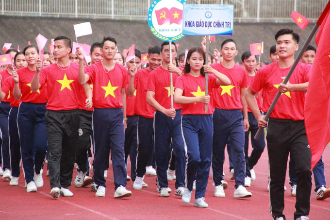 Đại hội thể dục thể thao Đại học Sư Phạm Huế 2017: H&agrave;ng trăm sinh vi&ecirc;n tranh t&agrave;i