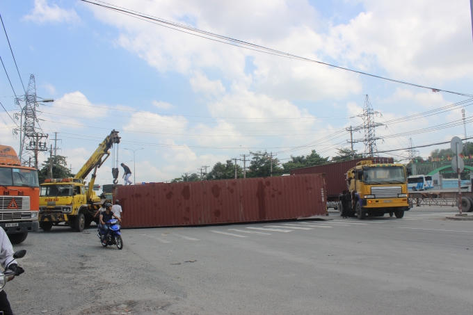 Đến trưa thì tiếp tục bị lật.