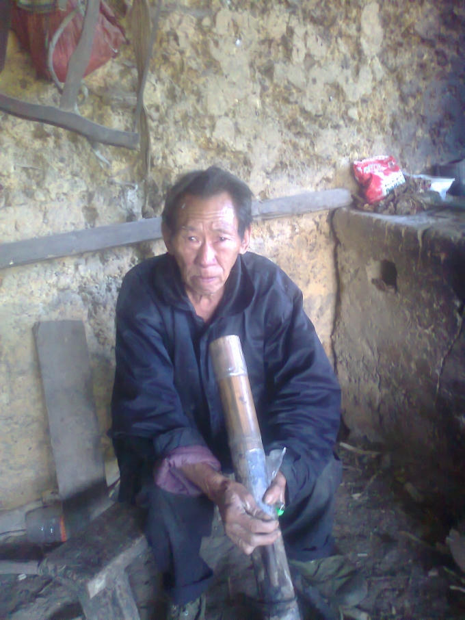 Ông Sùng ( bố Chúng) nói về con trai mình. ( Ảnh: Phàn Giào Họ).