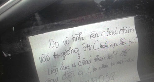 Lá thư nam sinh lớp 10 để lại trên kính xe.