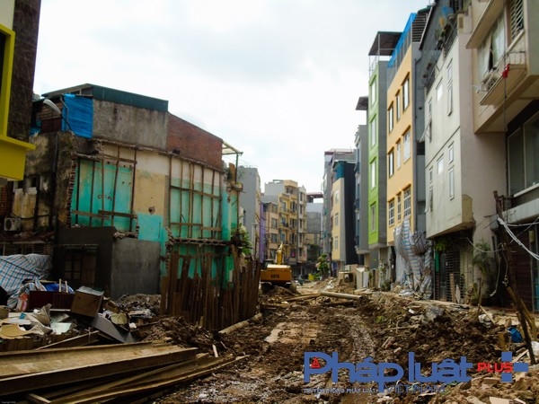 Theo tìm hiểu một phần là do chậm giải tỏa mặt bằng nên công trình không thể thi công tiếp.