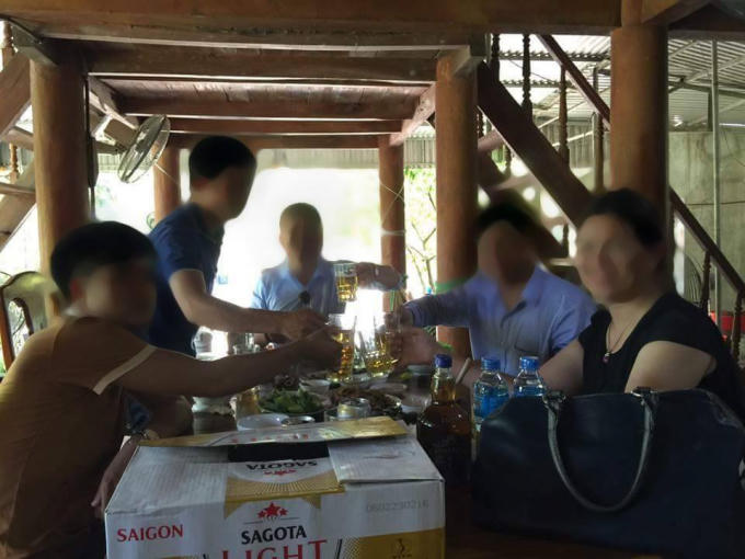 Vụ án mạng xảy ra tại quán Bình Tấn, một quán ăn ngon nổi tiếng tại địa phương.