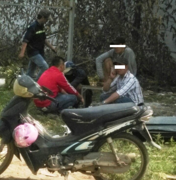 Một số đối tượng được người dân phản ánh đến "hăm dọa" mọi người.