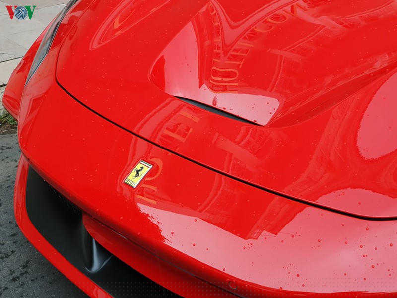 can canh ferrari f8 tributo dau tien tren pho sai gon hinh 15