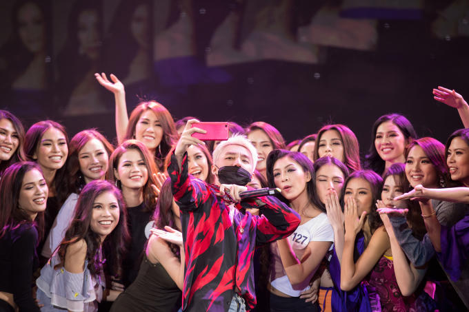 Sơn T&ugrave;ng M-TP, T&oacute;c Ti&ecirc;n, S.T, Hồ Trung Dung miệt m&agrave;i tập dợt sẵn s&agrave;ng cho đ&ecirc;m b&aacute;n kết Hoa hậu Ho&agrave;n vũ Việt Nam 2017