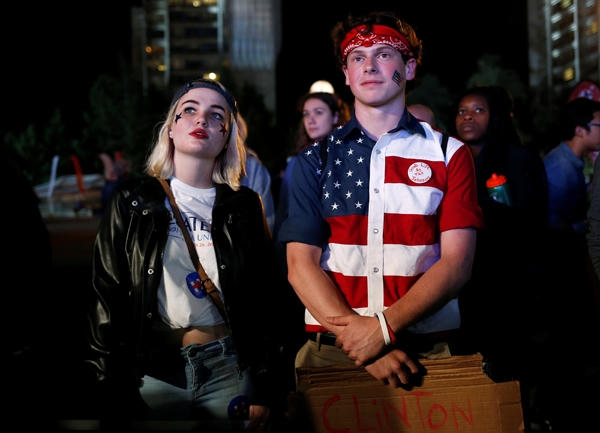 Những người ủng hộ bà Clinton. (Ảnh: Reuters)