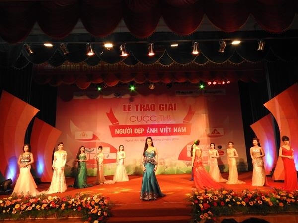 Đêm nay, họ là những người phụ nữ đẹp nhất.