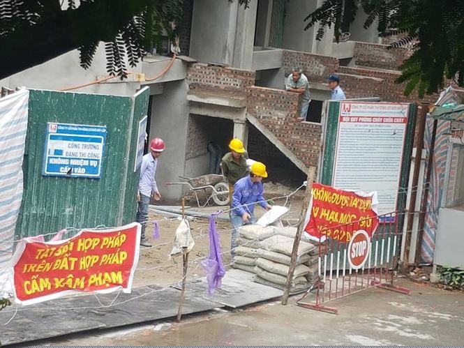 Dù lãnh đạo huyện Thanh Xuân đã yêu cầu dừng thi công dự án nhưng chủ đầu vẫn ngang nhiên cho công nhân vào dự án thi công hoàn thiên một số hạng mục.