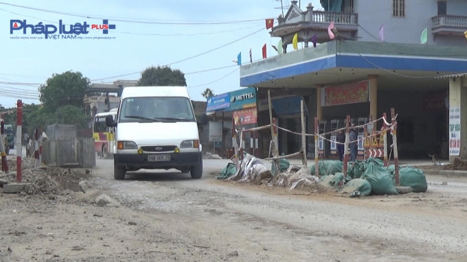 Dự án đầu tư, cải tạo nâng cấp Quốc lộ 38 đoạn nối Quốc lộ 1 với Quốc lộ 5 qua địa phận tỉnh Bắc Ninh và Hải Dương theo hình thức hợp đồng BOT đang chậm tiến độ, gây bụi bẩn ô nhiễm môi trường, và mất an toàn giao thông.