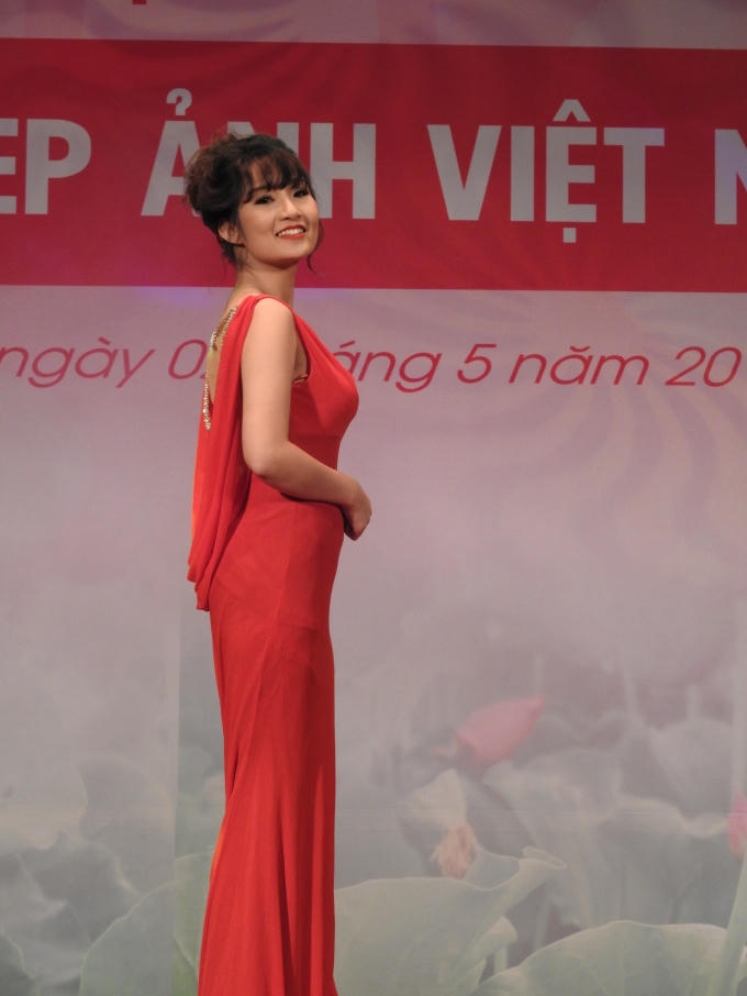 Th&iacute; sinh Nguyễn Thị Mai Phương gi&agrave;nh giải Nhất cuộc thi Người đẹp Ảnh Việt Nam