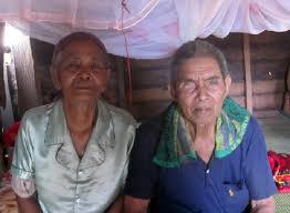 Vợ chồng ông Hới, bà My.