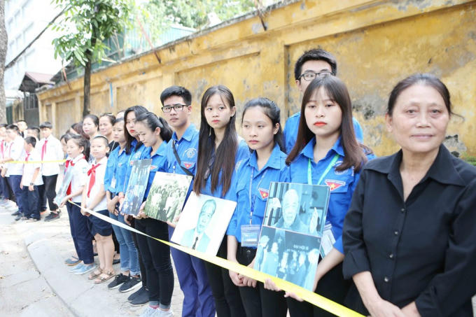 Người dân Thủ đô đưa tiễn nguyên Tổng Bí thư Đỗ Mười. (Nguồn: TTXVN).