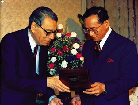 Nh&agrave; vua Bhumibol Adulyadej - tr&aacute;i tim, linh hồn của người d&acirc;n Th&aacute;i
