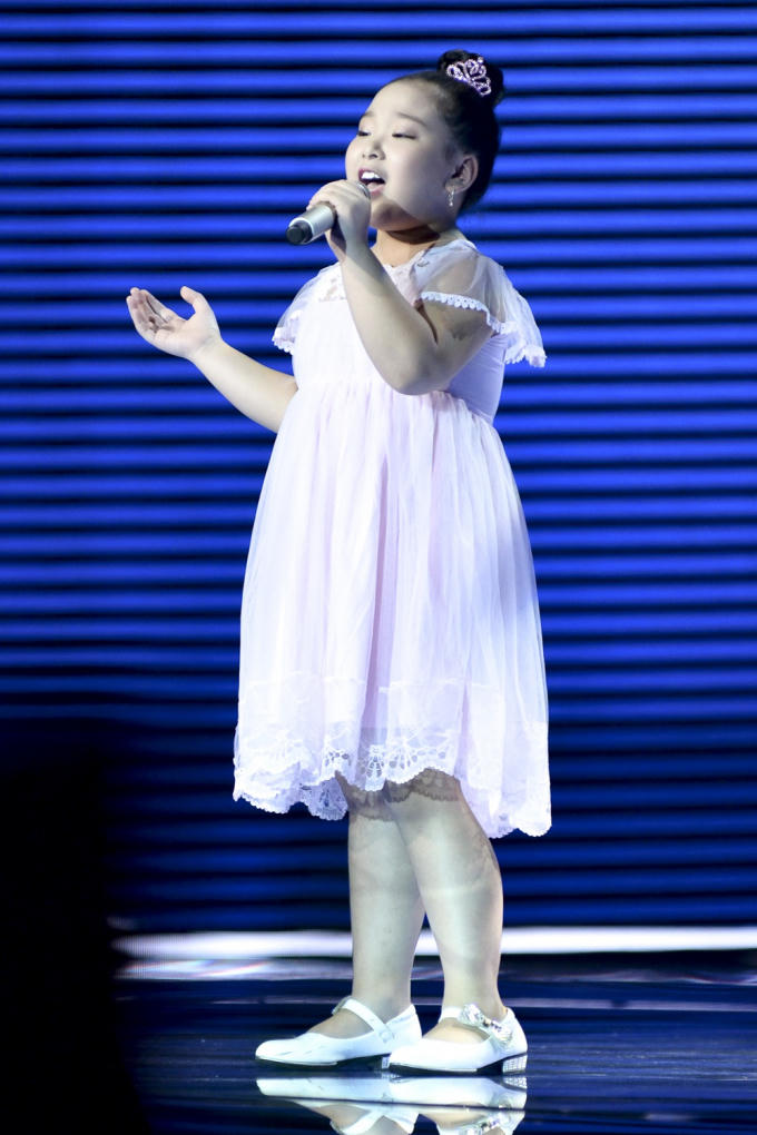 The Voice Kids: Vũ C&aacute;t Tường &ldquo;cạn lời&rdquo; khi học tr&ograve; biến hit &ldquo;C&ocirc; g&aacute;i ng&agrave;y h&ocirc;m qua&rdquo; th&agrave;nh cải lương