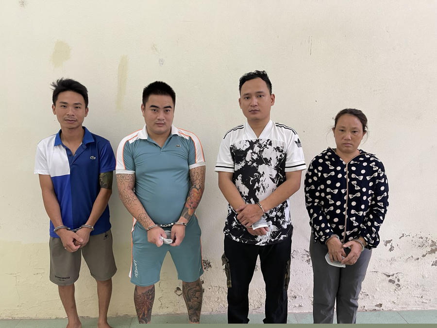 4 đối tượng từ trái qua phải: Tân, Trường, Định,Thủy