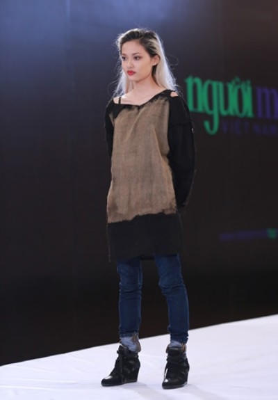 Chiều cao của Fung la hoàn toàn "lép vế" so với các thi sinh khác.