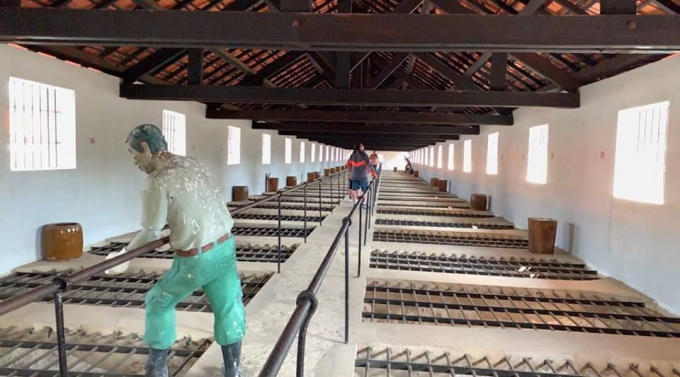 Trại giam Ph&uacute; Hải, mỗi một cọp c&oacute; 1 th&ugrave;ng v&ocirc;i để ch&uacute;ng thả xuống ph&ograve;ng giam